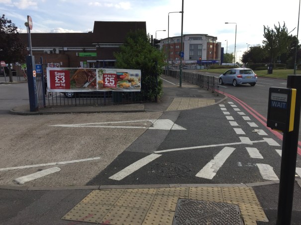 PreparingForATourOfRosehillWithCllrManuelAbellan_IMG_9048_Sutton_StHelier_RoseHillRoundabout