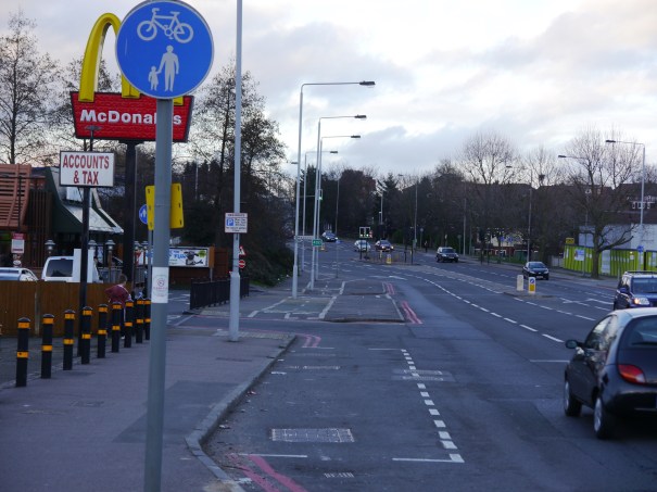 Oldfield Road (A217). West side, looking north, near Willow Walk. Photo|: Charles Martin (8 March 2015) 