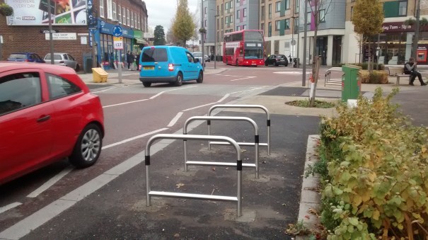 felnexandhackbridge_20161115_londonroad_hackbridge_cycleparking_2
