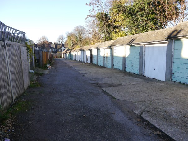 tharproad_p1270304_garages_50pc