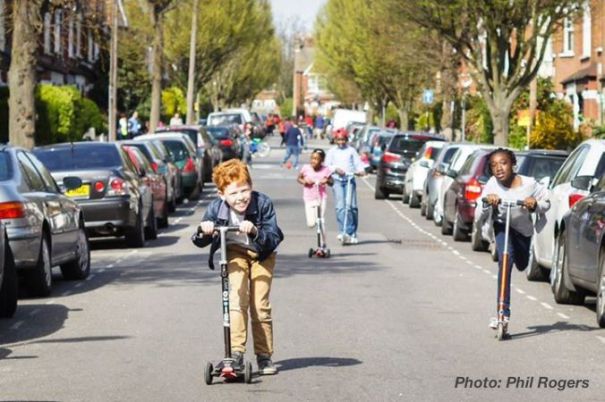 tharproad_sunny-scooting_enfield_philrogers_annotated